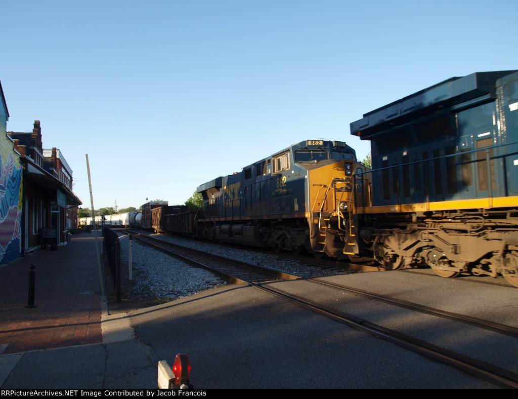 CSX 882